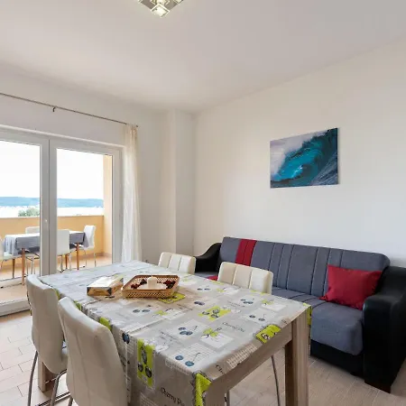 Simplistic In Nevidane Near The Sea * Pasman